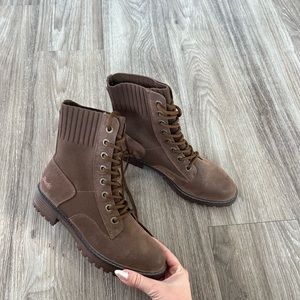 *Brand New Never Worn* Brown Blowfish Boots Size 8